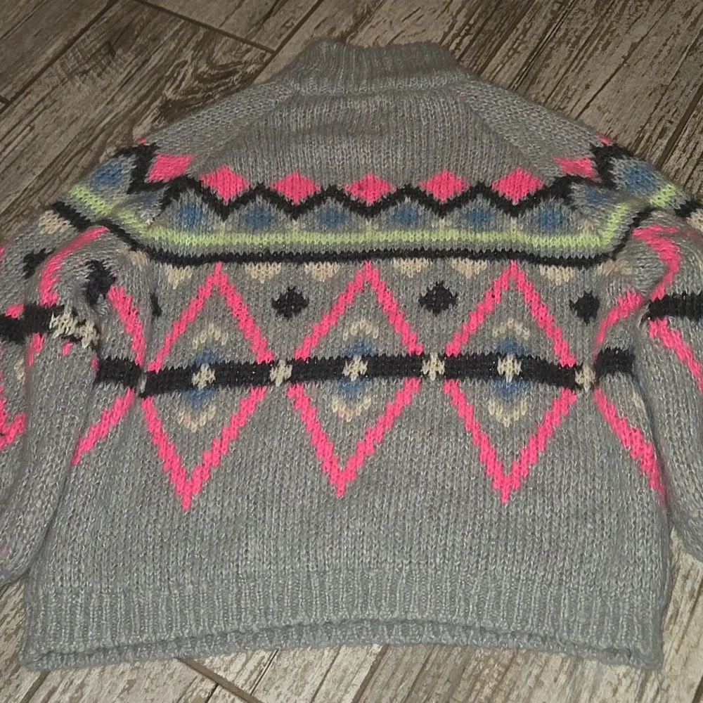 Zara Gray Sweater with Pink and Blue Accents - Picture 6 of 6